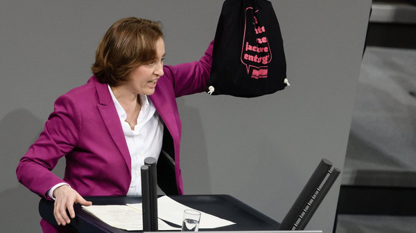 نائبة ألمانية تواجه تهمة التحريض على العنصرية والسبب!!