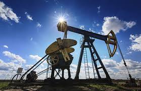 أسعار النفط تنخفض بعد صعود الخام الأميركي
