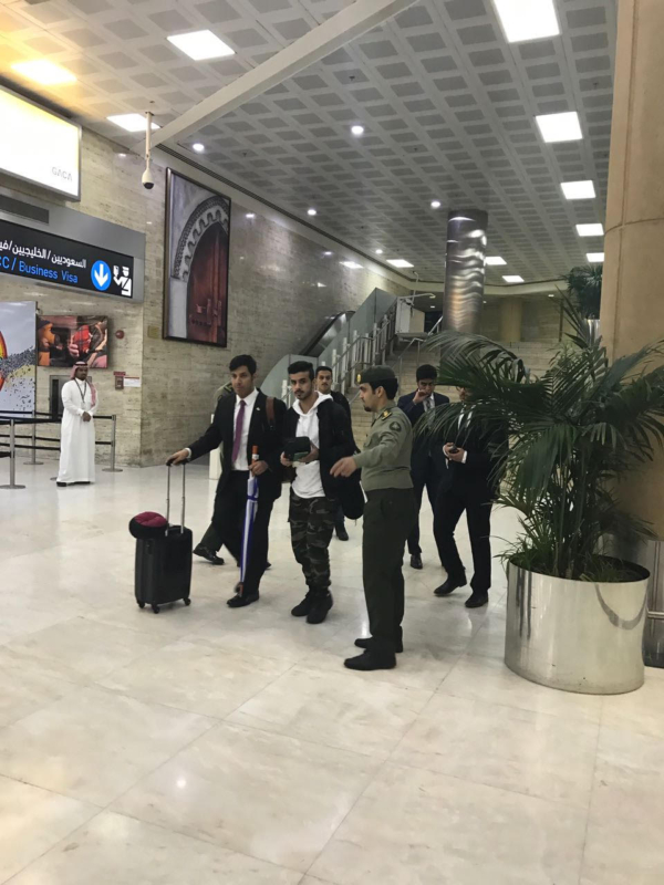 ورود وهدايا جوازات مطار الملك خالد الدولي بالرياض تستقبل المبتعثين 8
