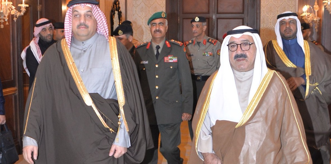 نجل أمير الكويت يزور قطر لأول مرة منذ توليه منصبه