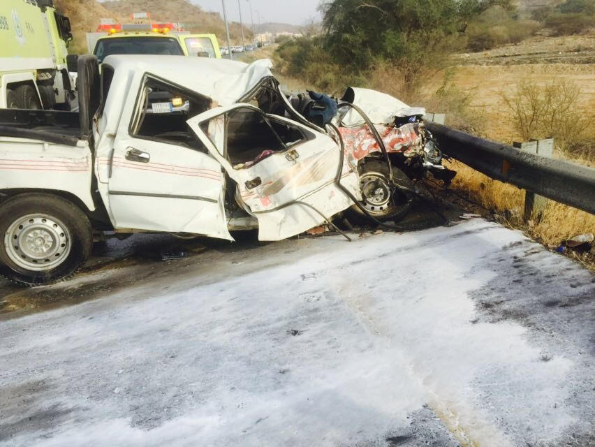 وفاة امرأة وزوجها وإصابات متعددة في تصادم ثلاث سيارات بـ #قلوة