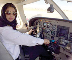ياسمين الميمني ثاني سعودية تحصل على رخصة الطيران التجاري